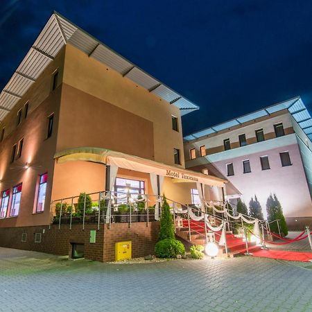 Hotel Texicana Sulechów Екстериор снимка