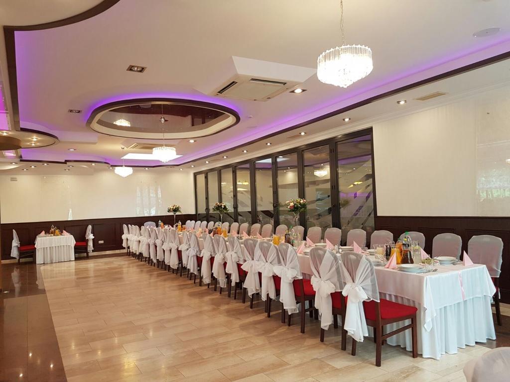 Hotel Texicana Sulechów Екстериор снимка