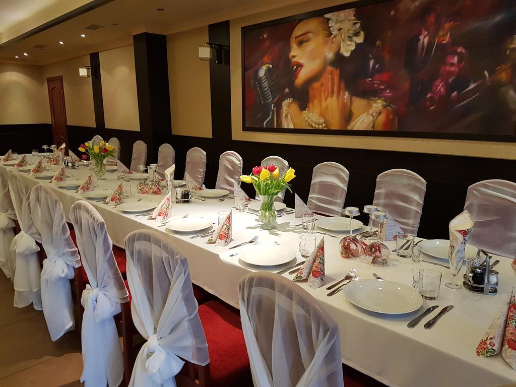 Hotel Texicana Sulechów Екстериор снимка