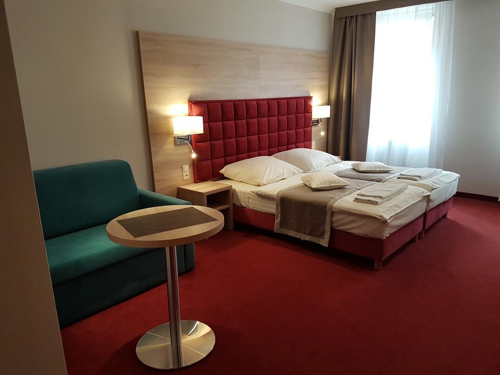 Hotel Texicana Sulechów Екстериор снимка