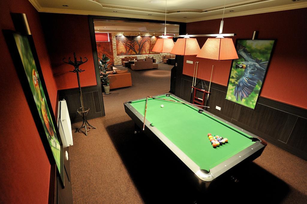 Hotel Texicana Sulechów Екстериор снимка