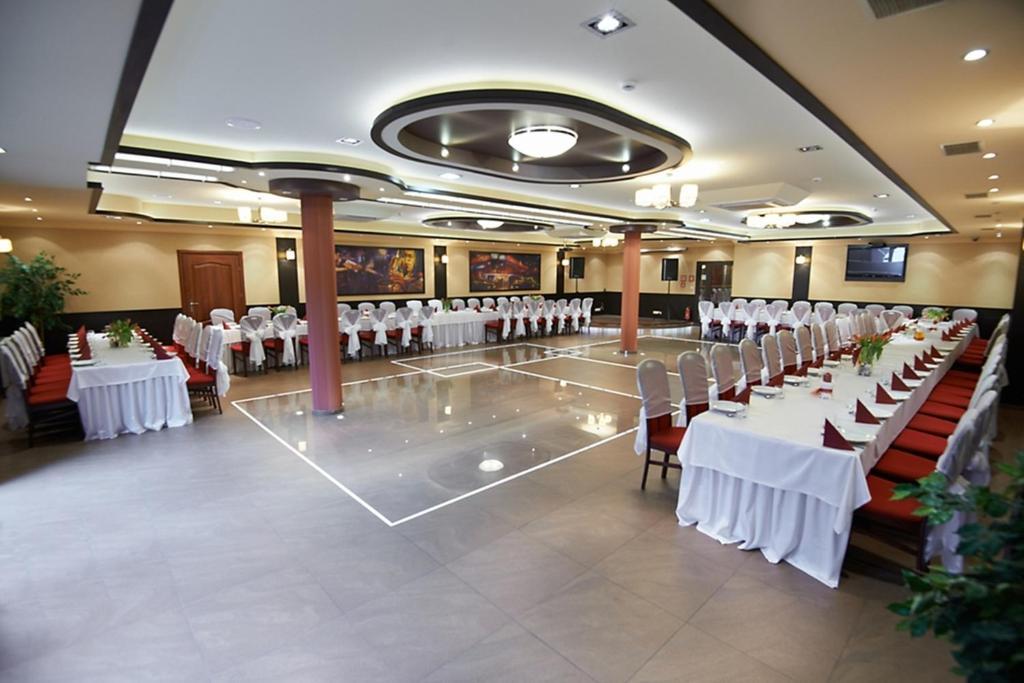 Hotel Texicana Sulechów Екстериор снимка