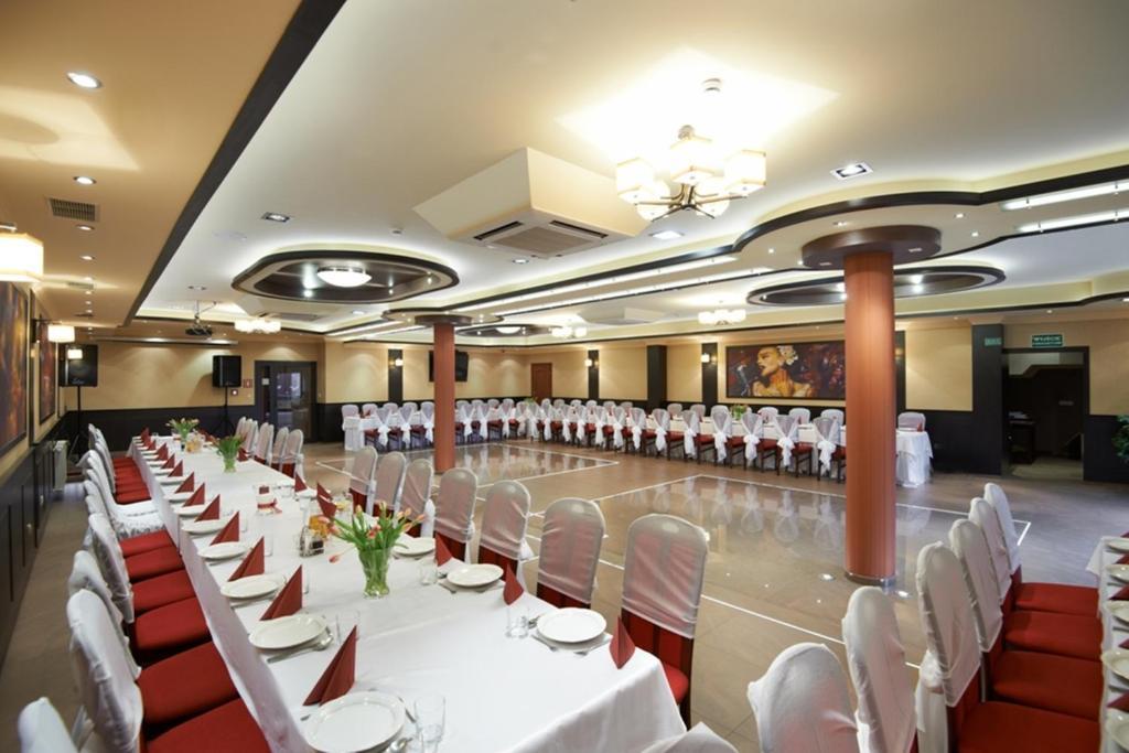 Hotel Texicana Sulechów Екстериор снимка