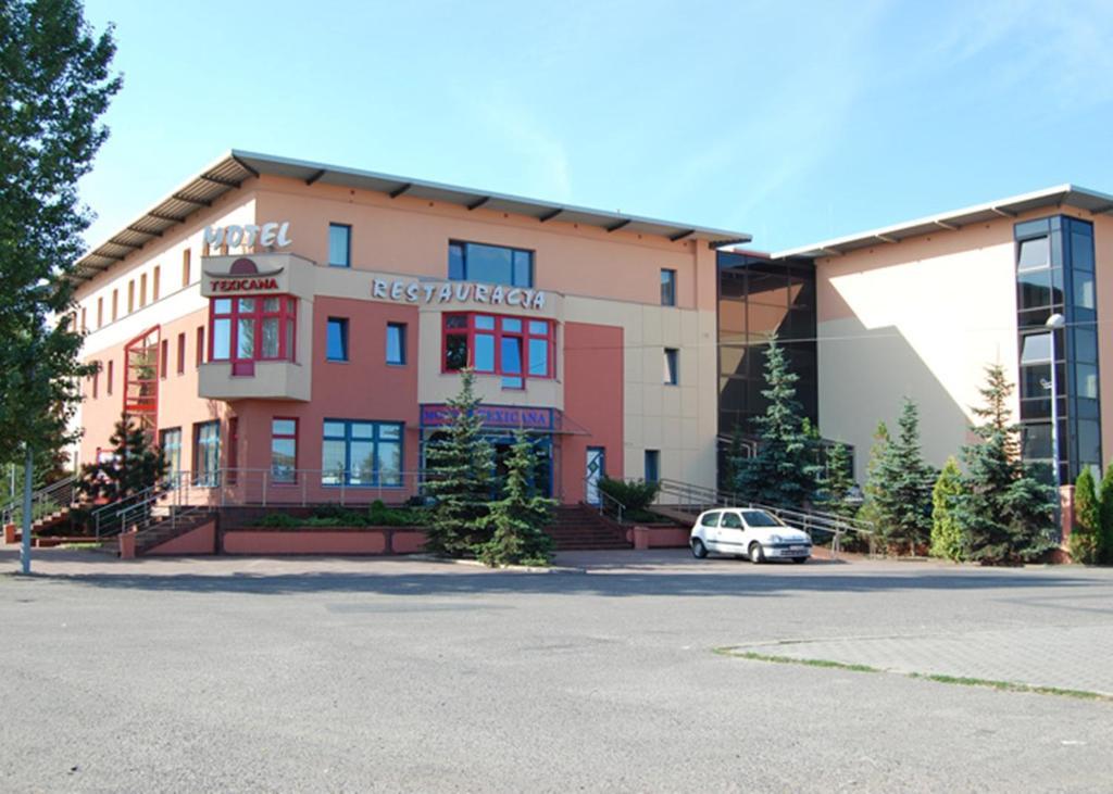 Hotel Texicana Sulechów Екстериор снимка