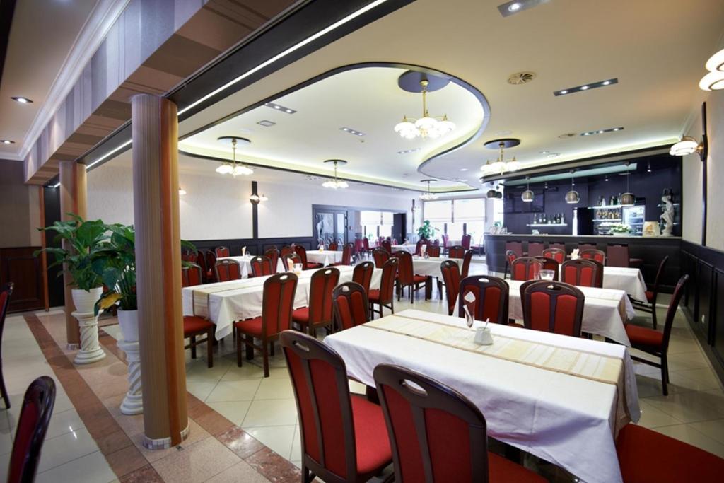 Hotel Texicana Sulechów Екстериор снимка