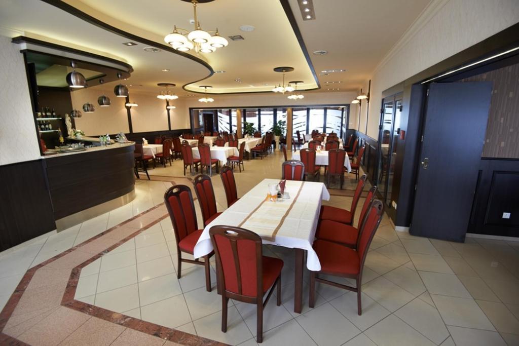 Hotel Texicana Sulechów Екстериор снимка