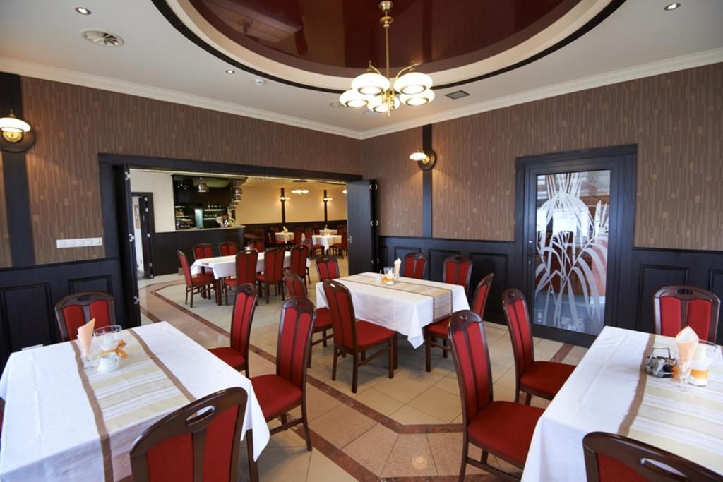 Hotel Texicana Sulechów Екстериор снимка