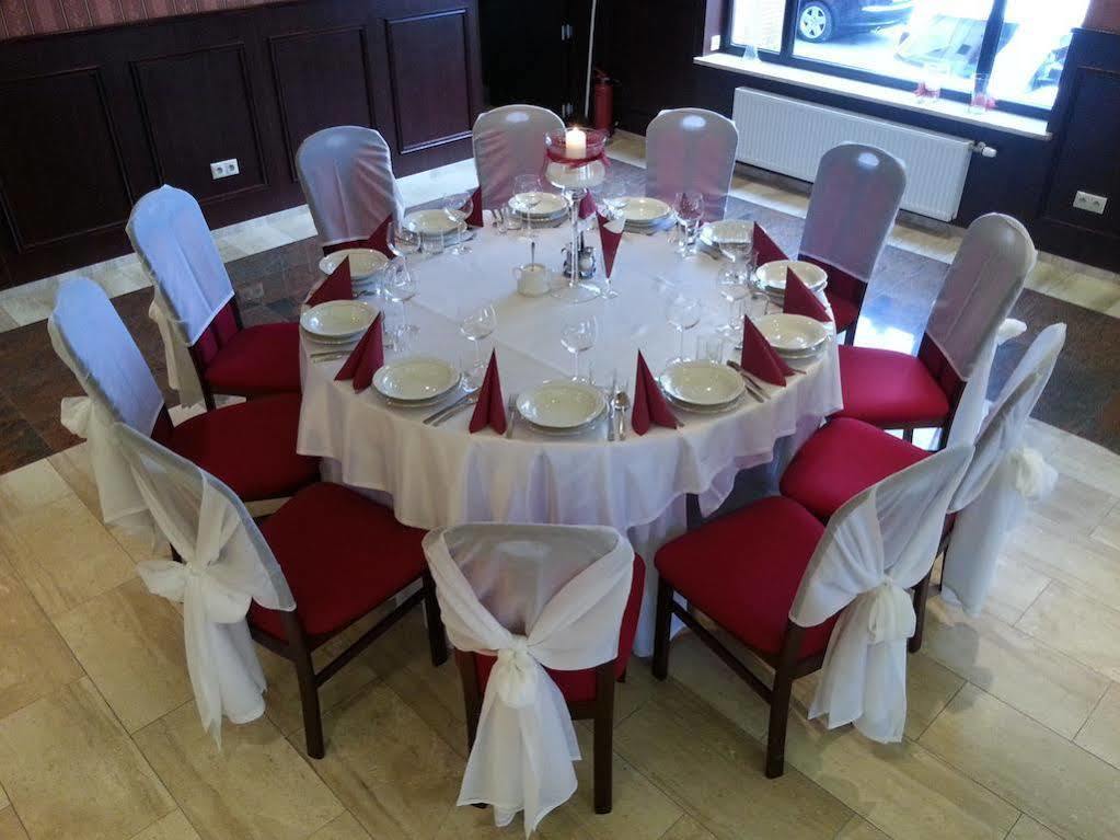 Hotel Texicana Sulechów Екстериор снимка