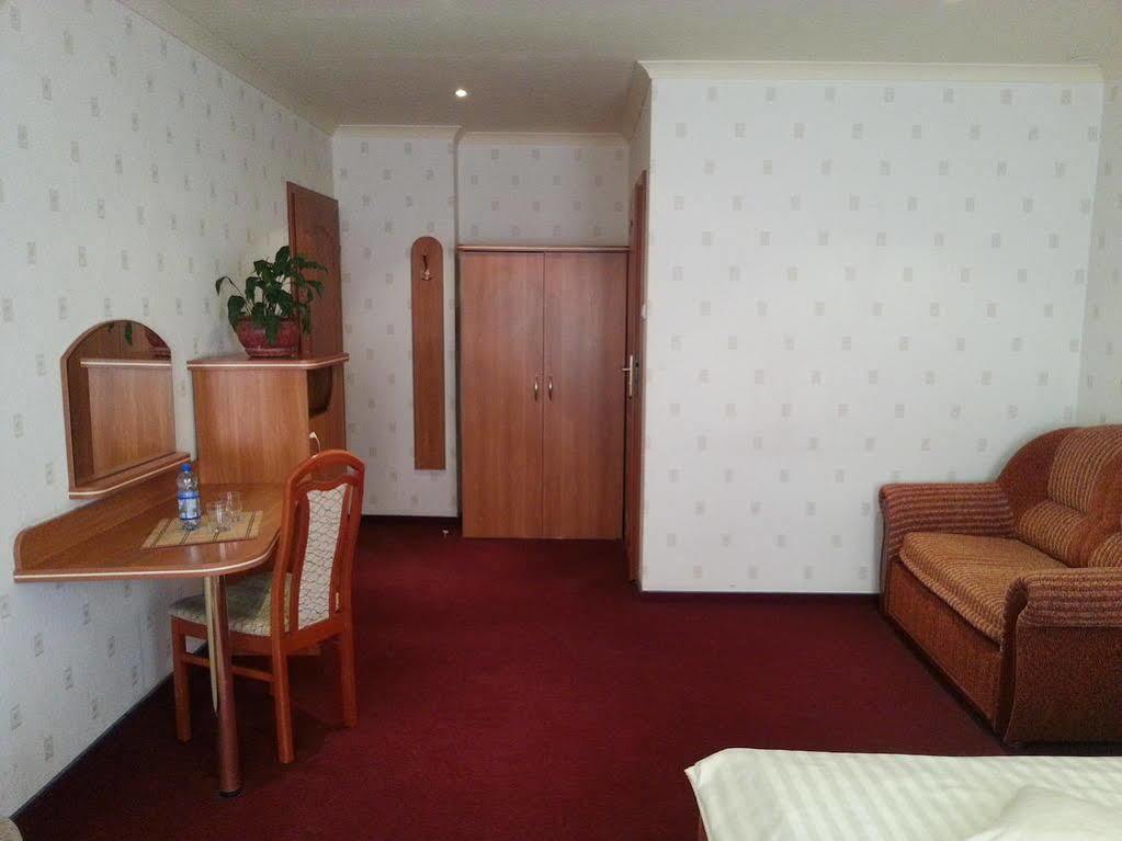 Hotel Texicana Sulechów Екстериор снимка