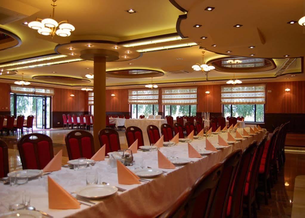 Hotel Texicana Sulechów Екстериор снимка