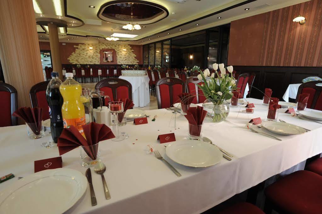 Hotel Texicana Sulechów Екстериор снимка