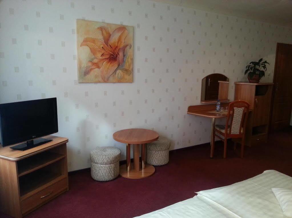 Hotel Texicana Sulechów Екстериор снимка