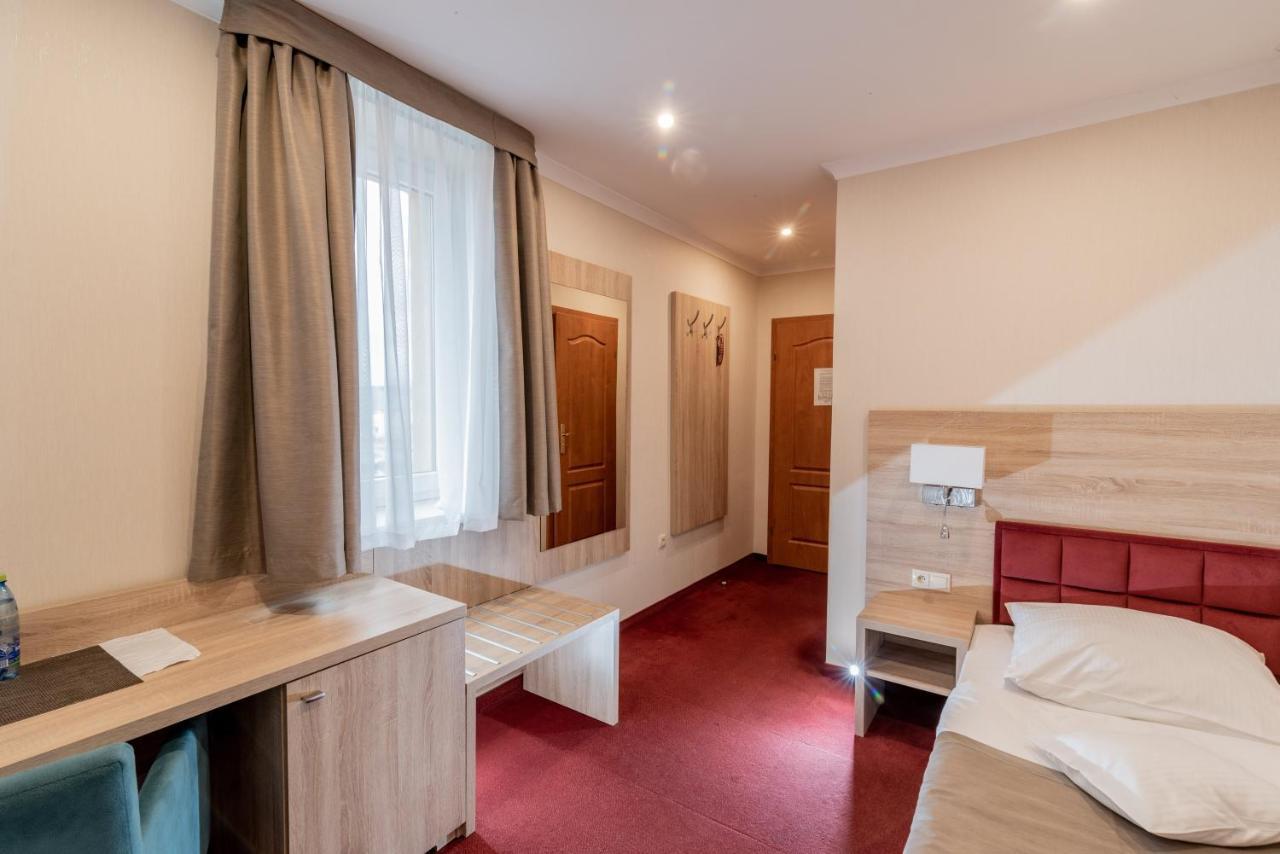 Hotel Texicana Sulechów Екстериор снимка
