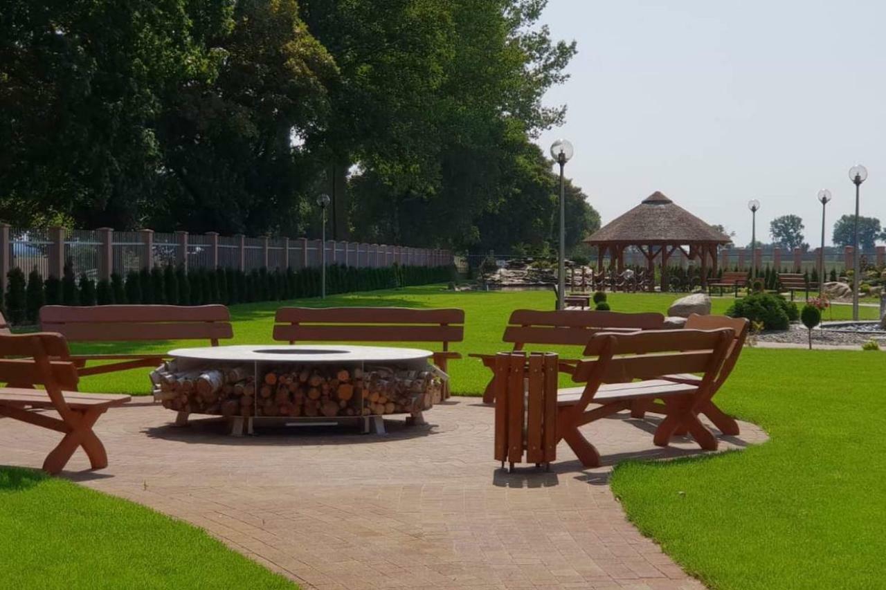 Hotel Texicana Sulechów Екстериор снимка