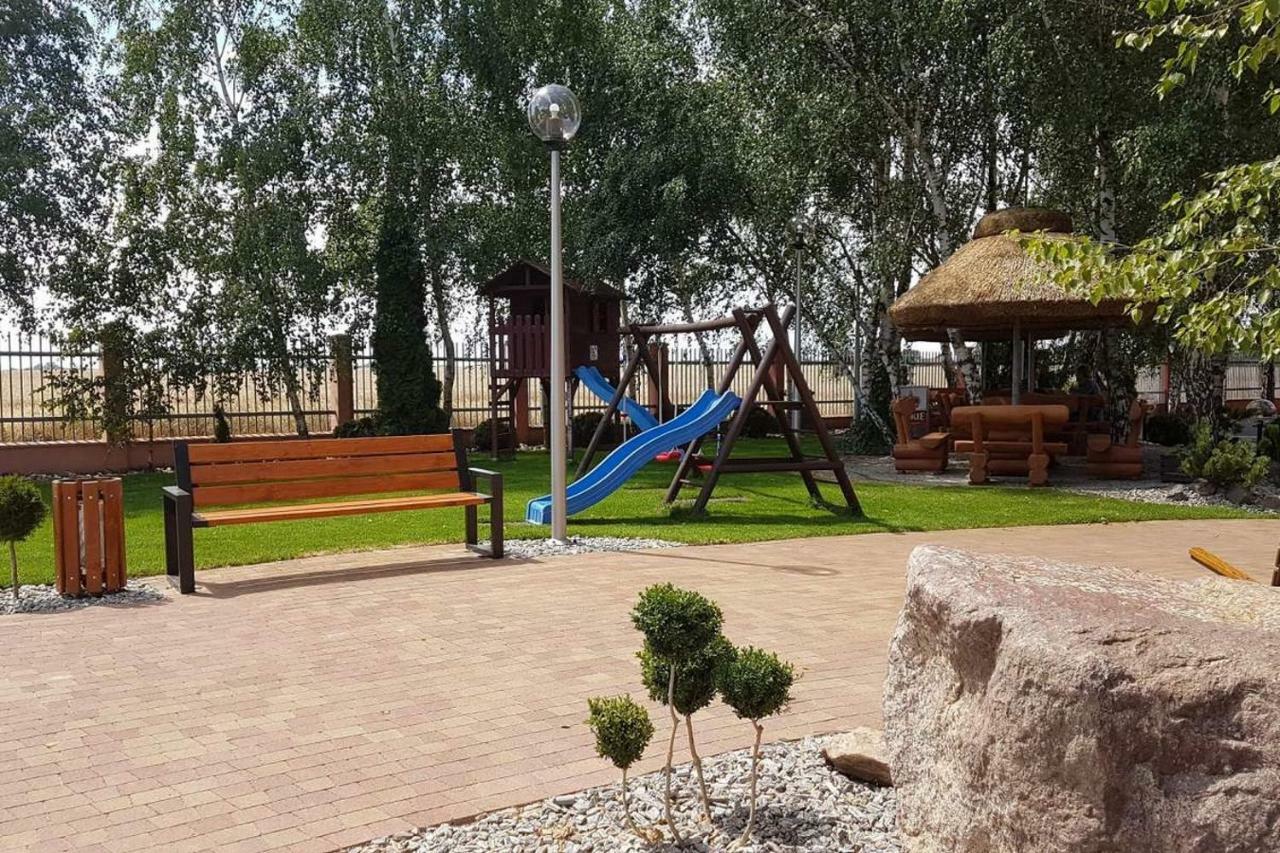 Hotel Texicana Sulechów Екстериор снимка