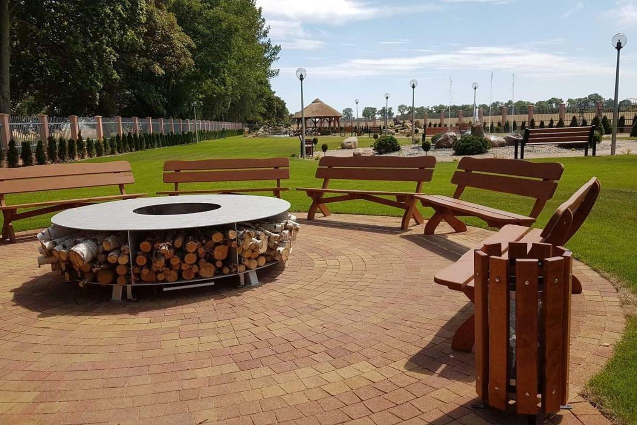 Hotel Texicana Sulechów Екстериор снимка